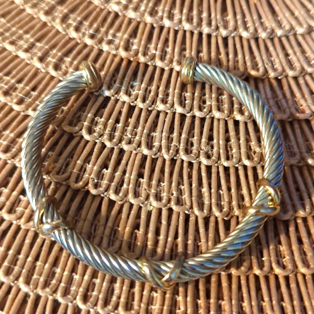 Twisted cable X bangle - Picture 1 of 4